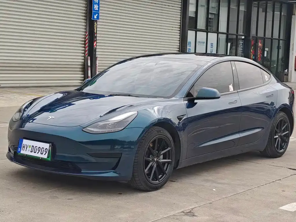 Tesla Model 3 — фото 1