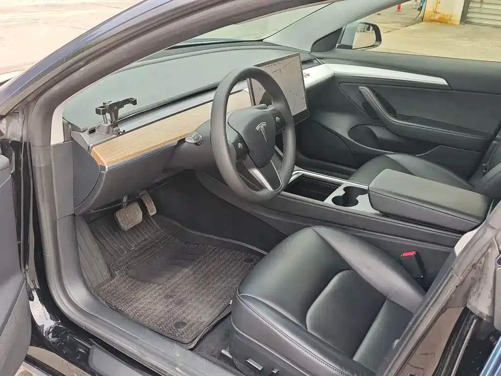 Tesla Model 3 — фото 4