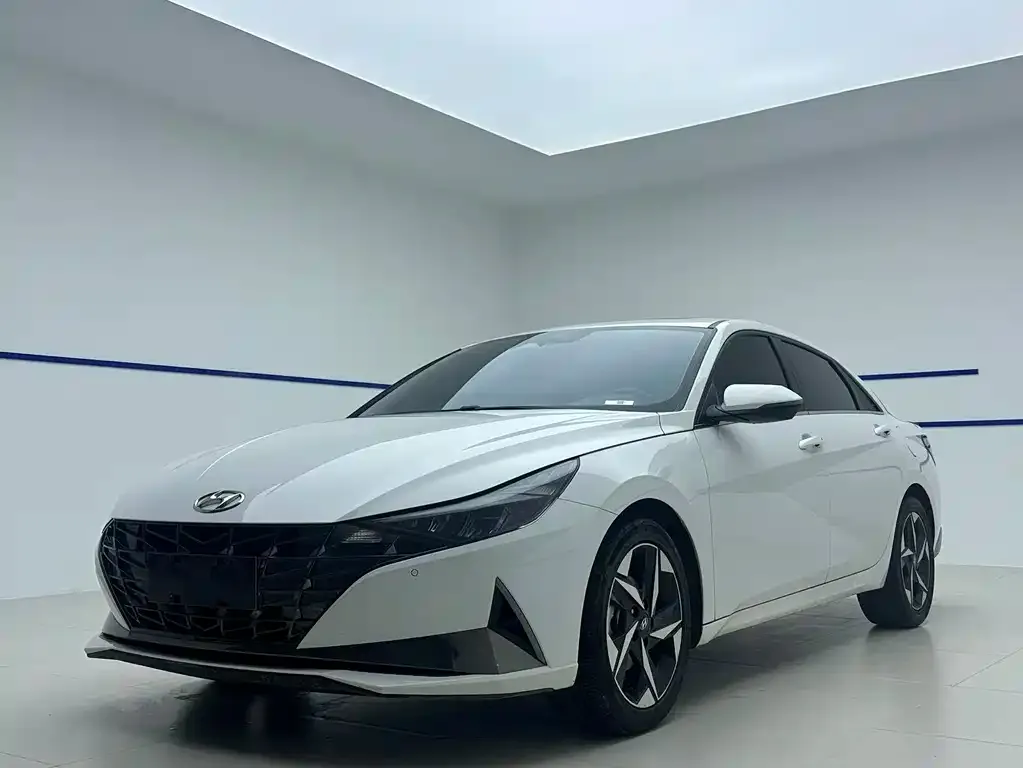 Hyundai Elantra 2023 из CN, фото 1