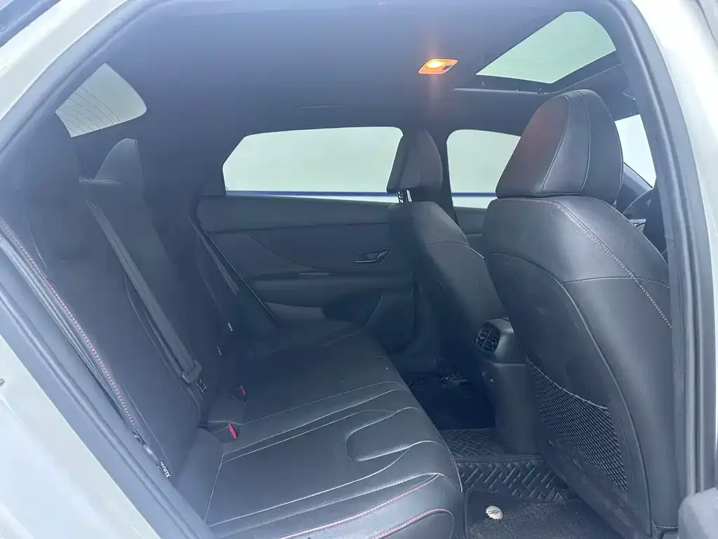 Hyundai Elantra 2023 из CN, фото 6