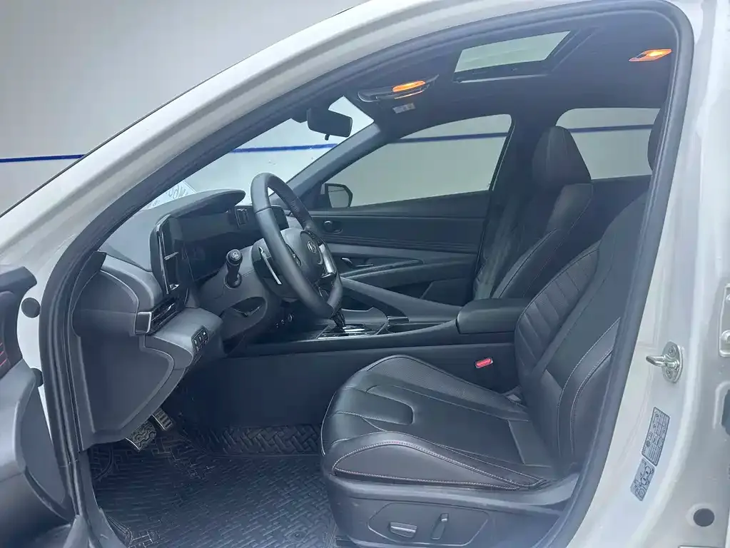 Hyundai Elantra 2023 из CN, фото 10