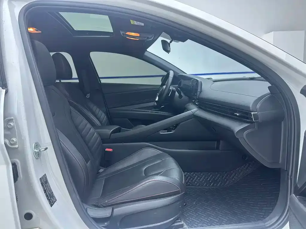 Hyundai Elantra 2023 из CN, фото 8