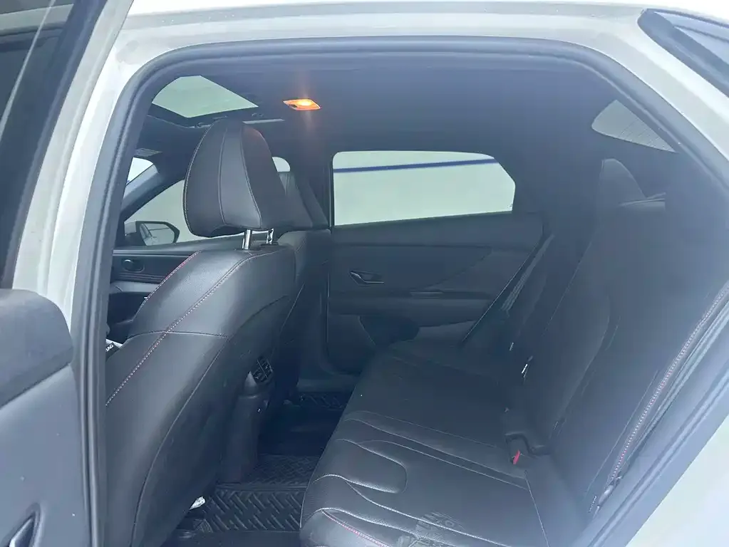 Hyundai Elantra 2023 из CN, фото 5