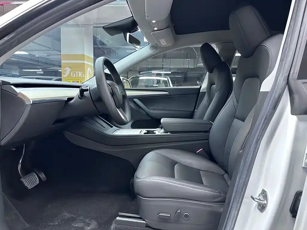Tesla Model Y — фото 7