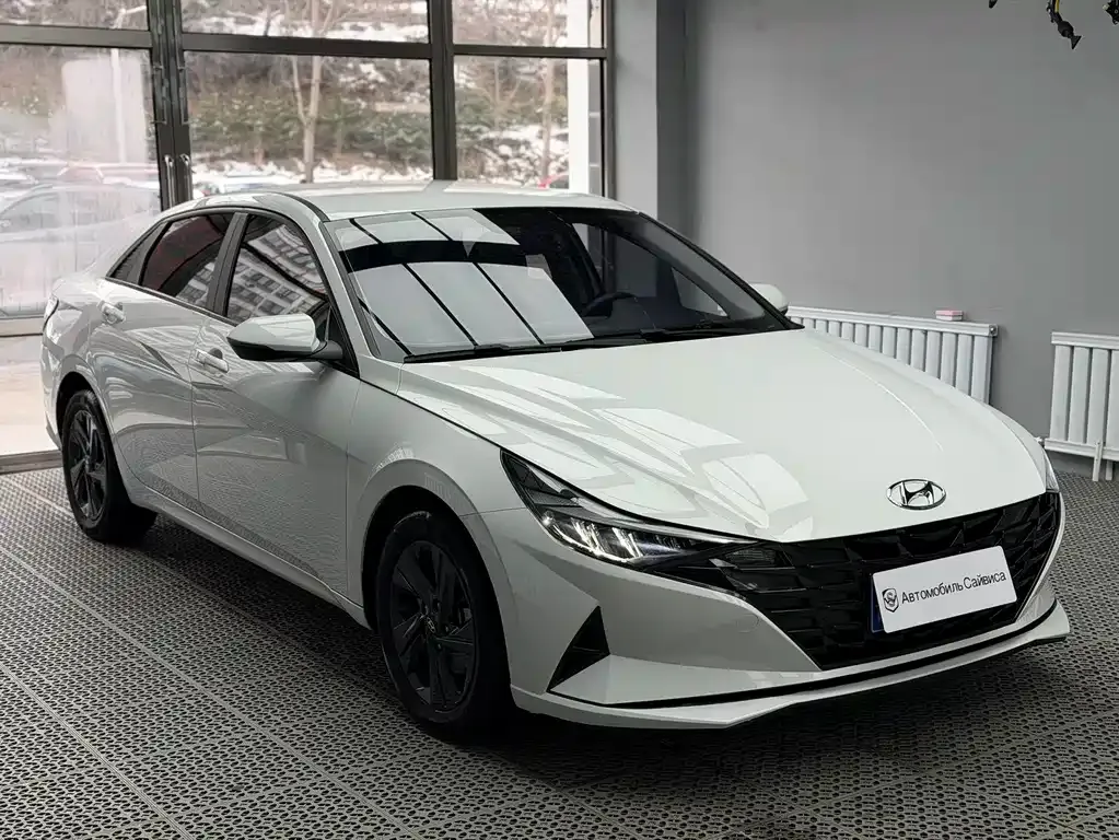 Hyundai Elantra — фото 10