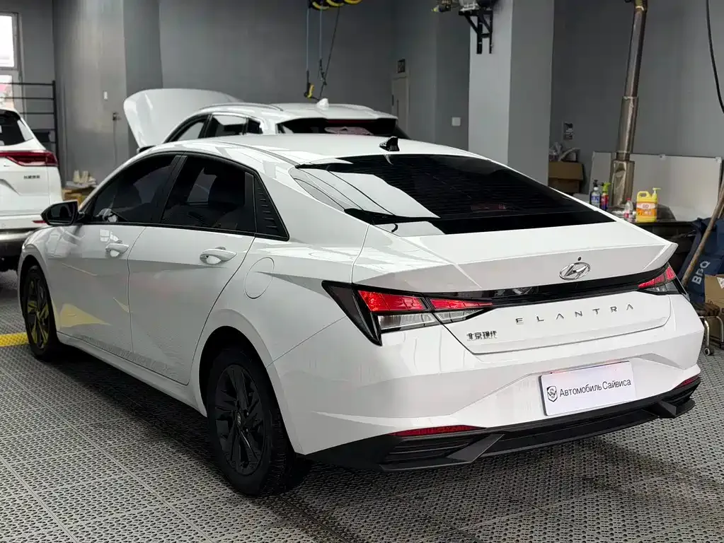 Hyundai Elantra — фото 5