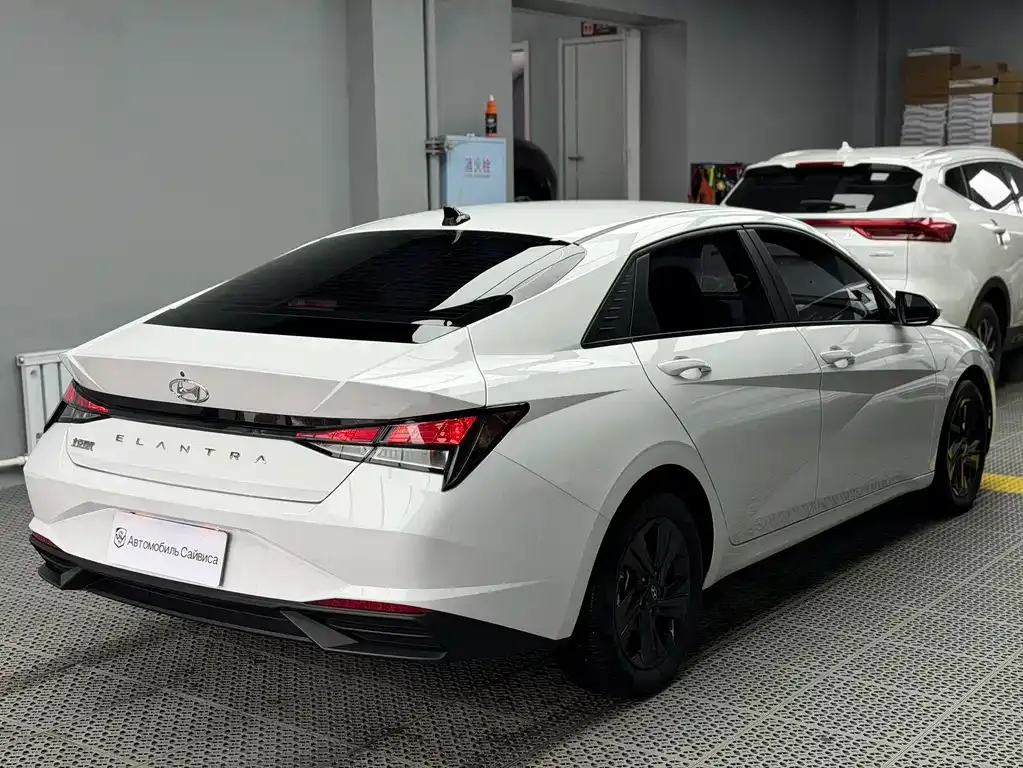 Hyundai Elantra — фото 3
