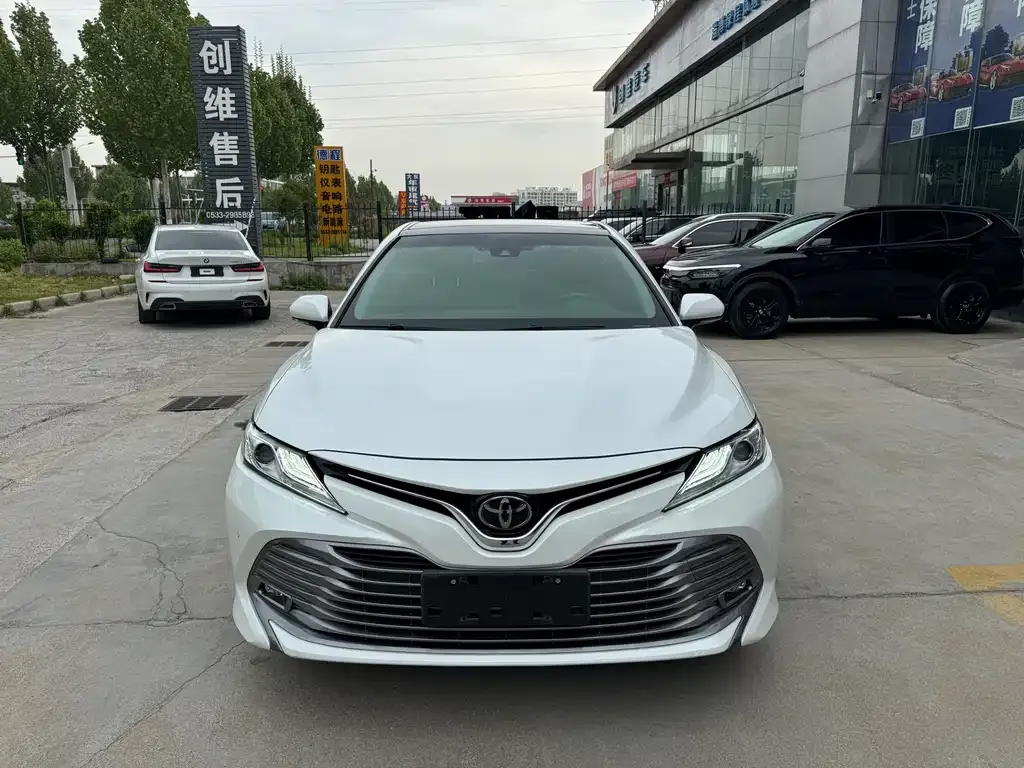 Toyota Camry — фото 6
