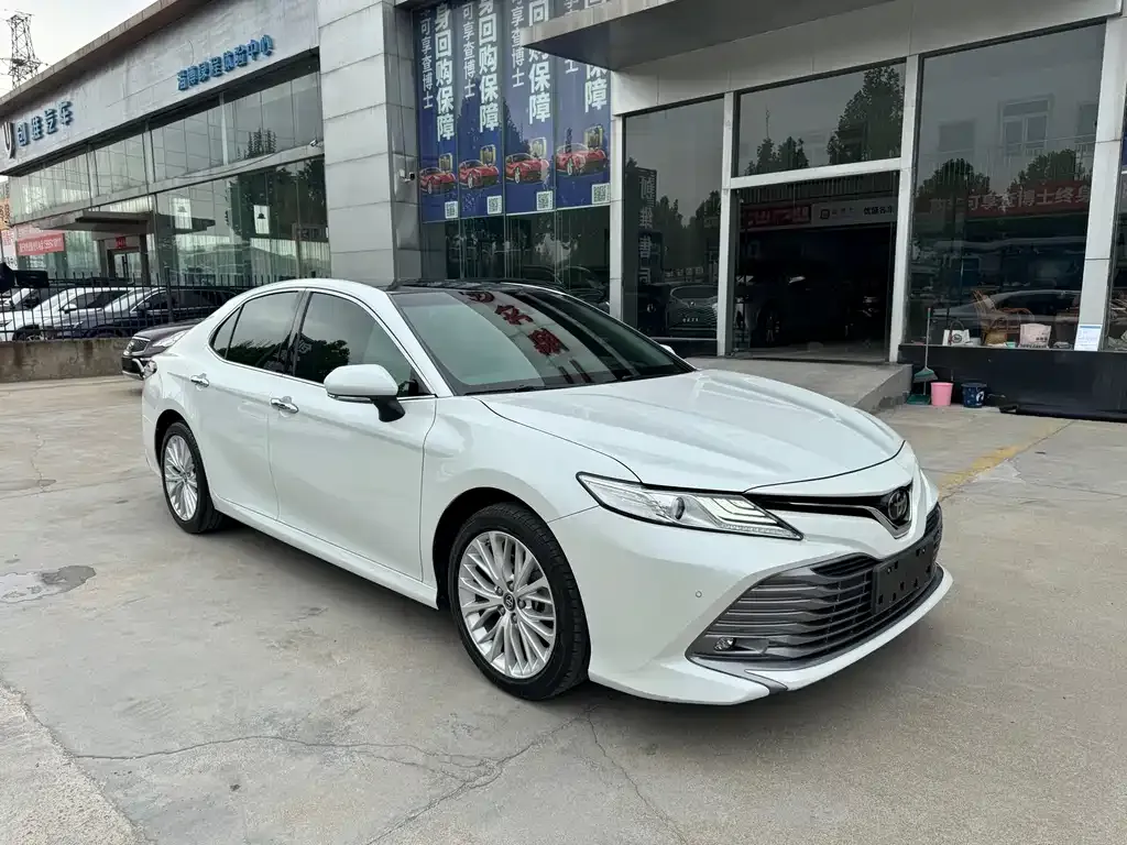 Toyota Camry — фото 7