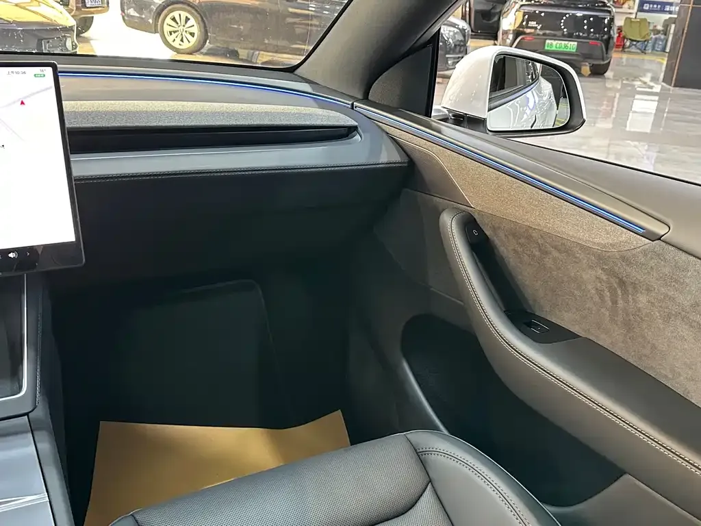 Tesla Model Y — фото 8