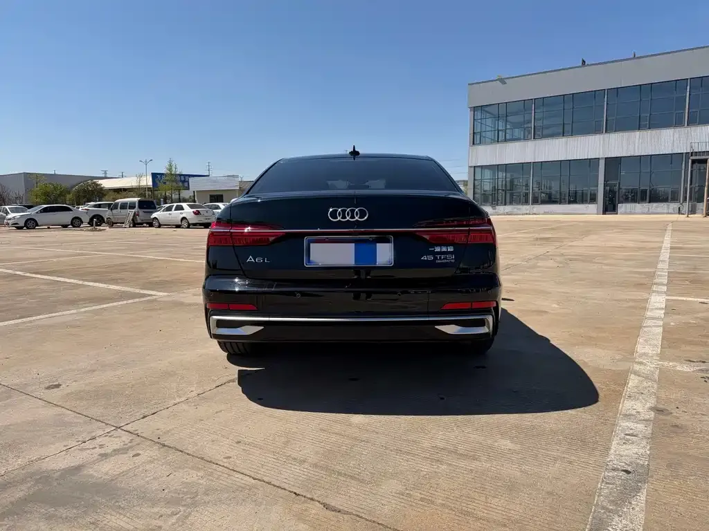 Audi A6L — фото 2