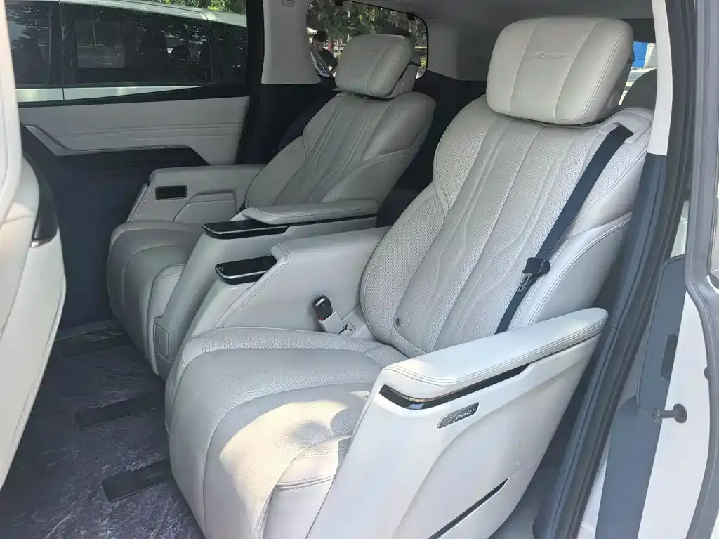 Buick Century 2023 из CN, фото 3