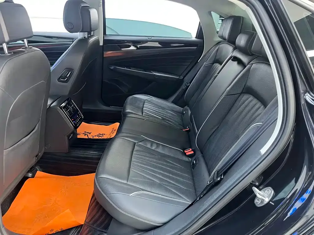 Volkswagen Passat — фото 4