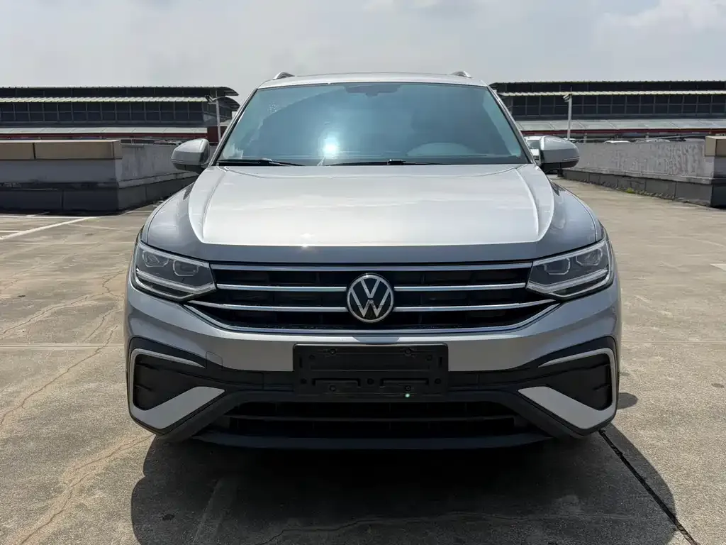 Volkswagen Tiguan L — фото 7