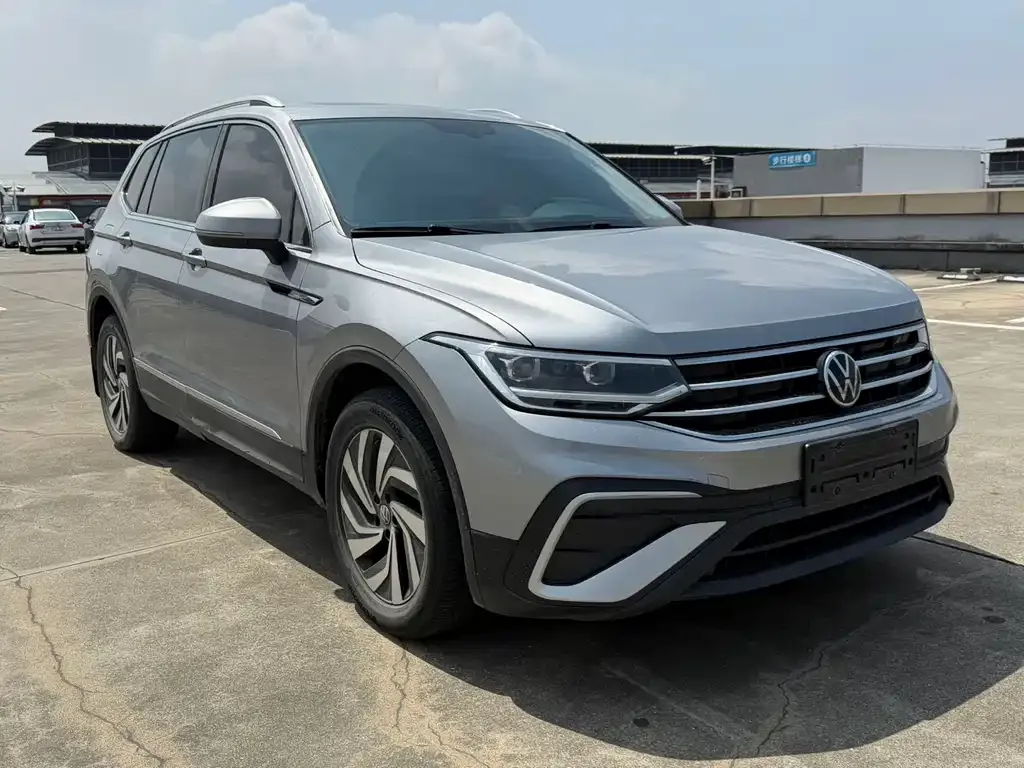 Volkswagen Tiguan L — фото 4