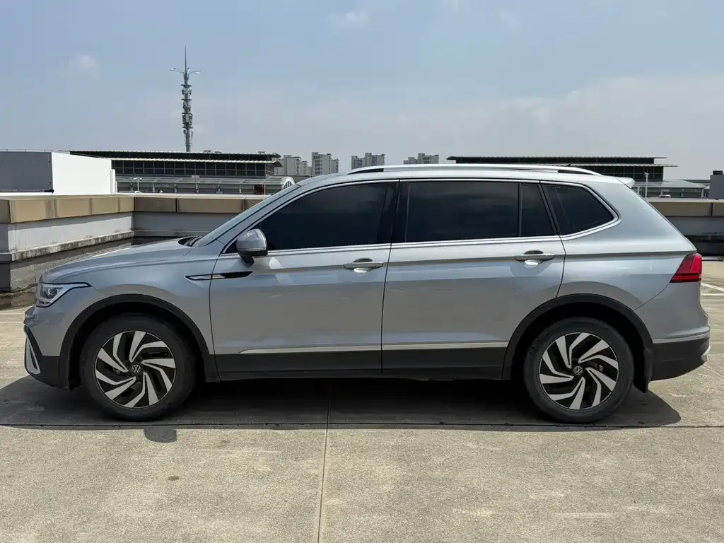 Volkswagen Tiguan L — фото 3