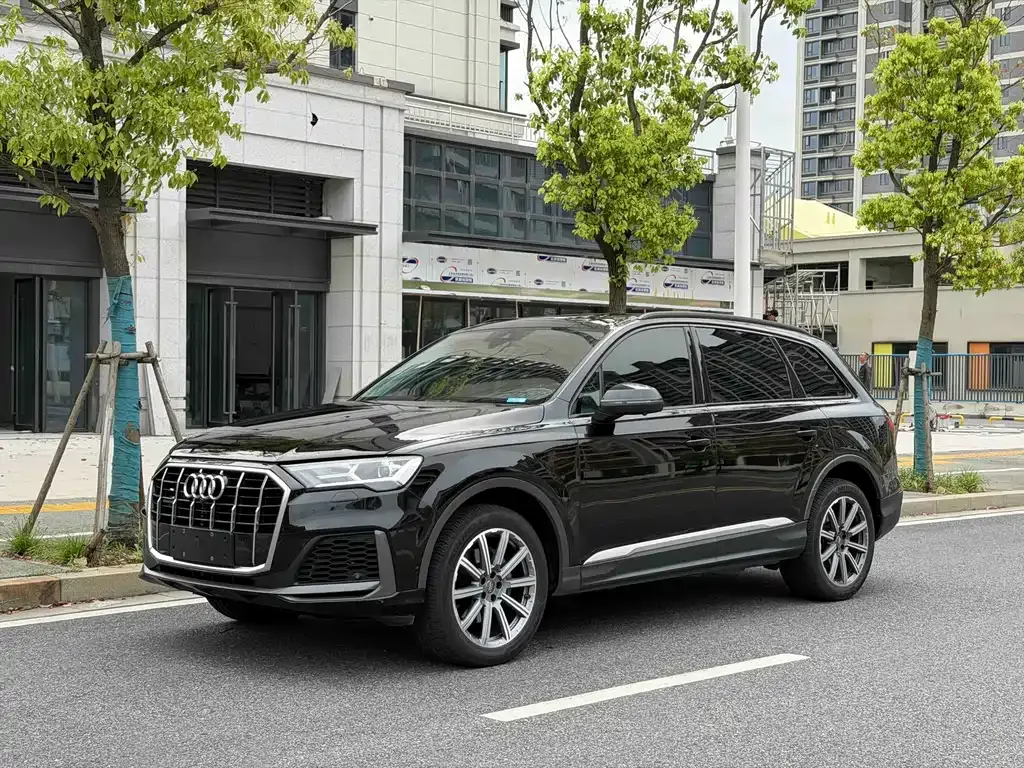 Audi Q7 — фото 1