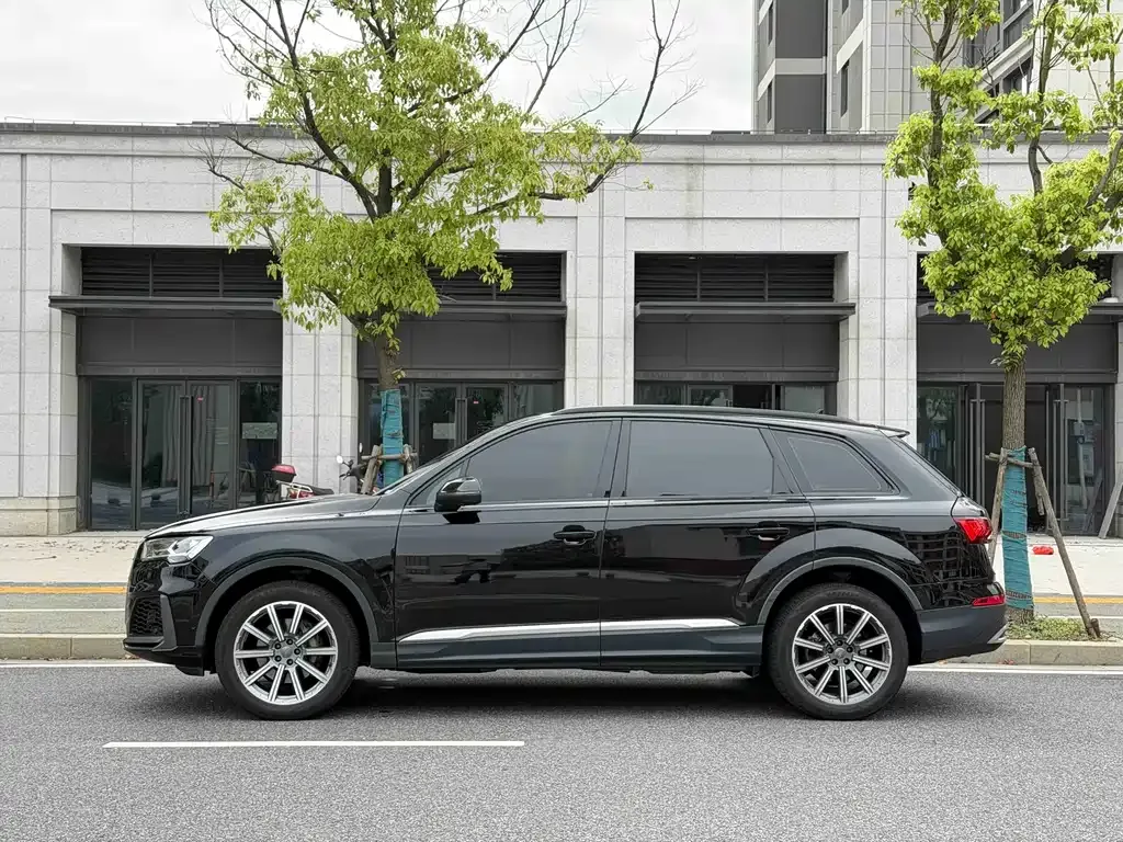 Audi Q7 — фото 8