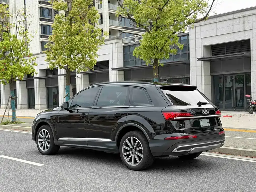Audi Q7 — фото 5