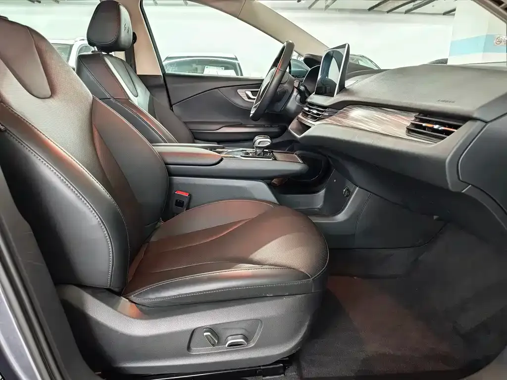 Hongqi E-QM5 — фото 3