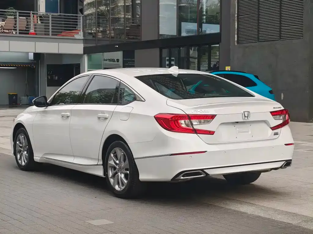 Honda Accord — фото 7