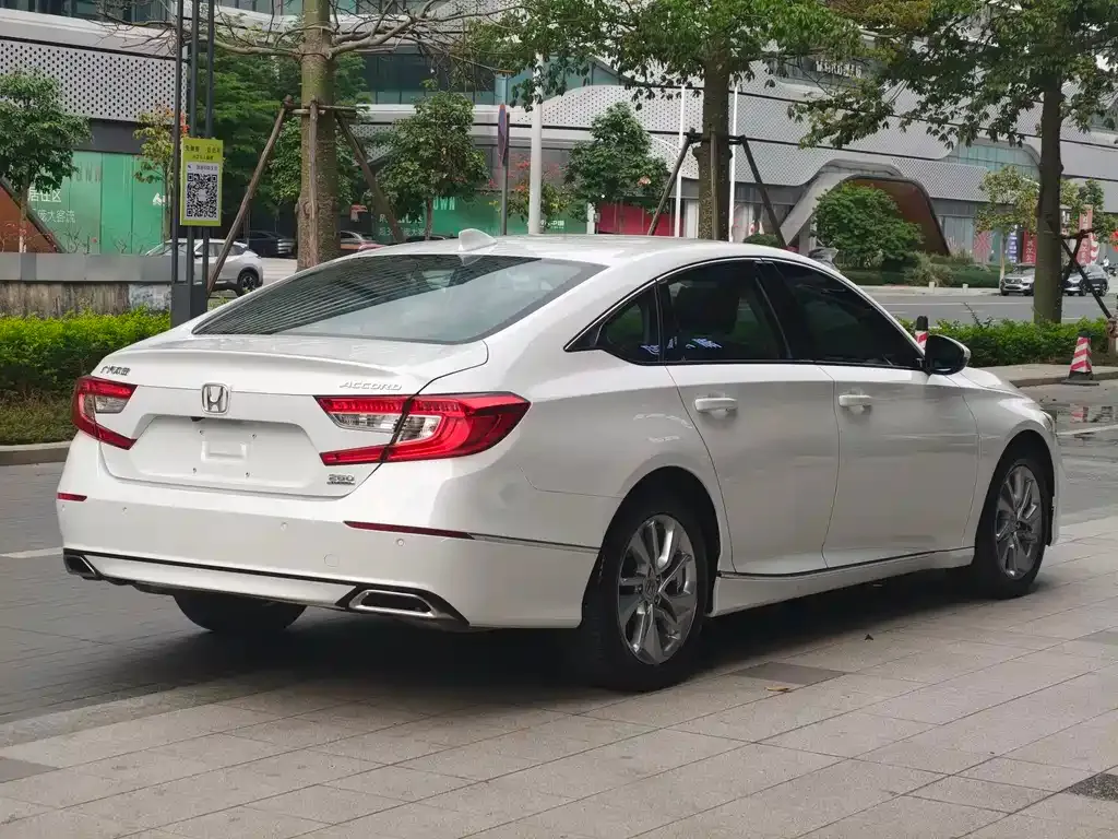 Honda Accord — фото 8
