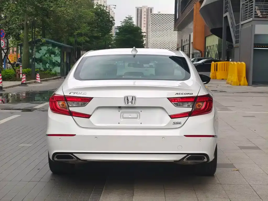 Honda Accord — фото 10