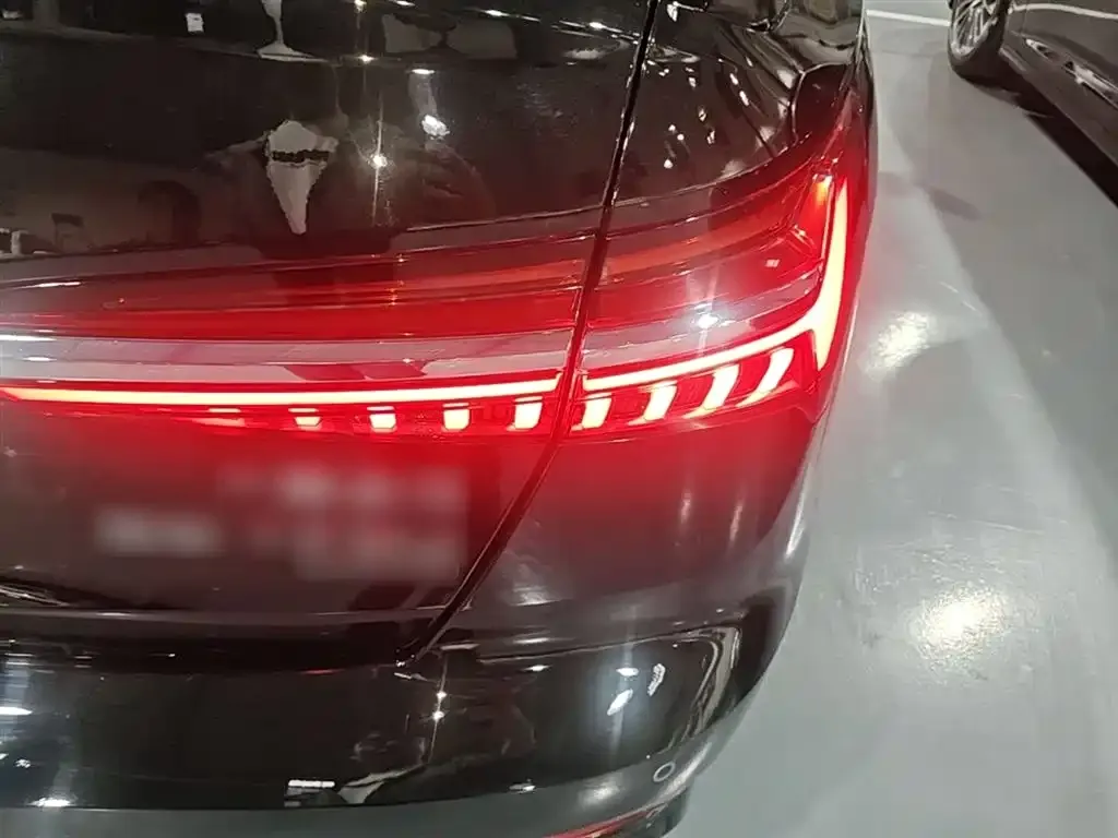 Audi A6L New Energy 2023 из CN, фото 2