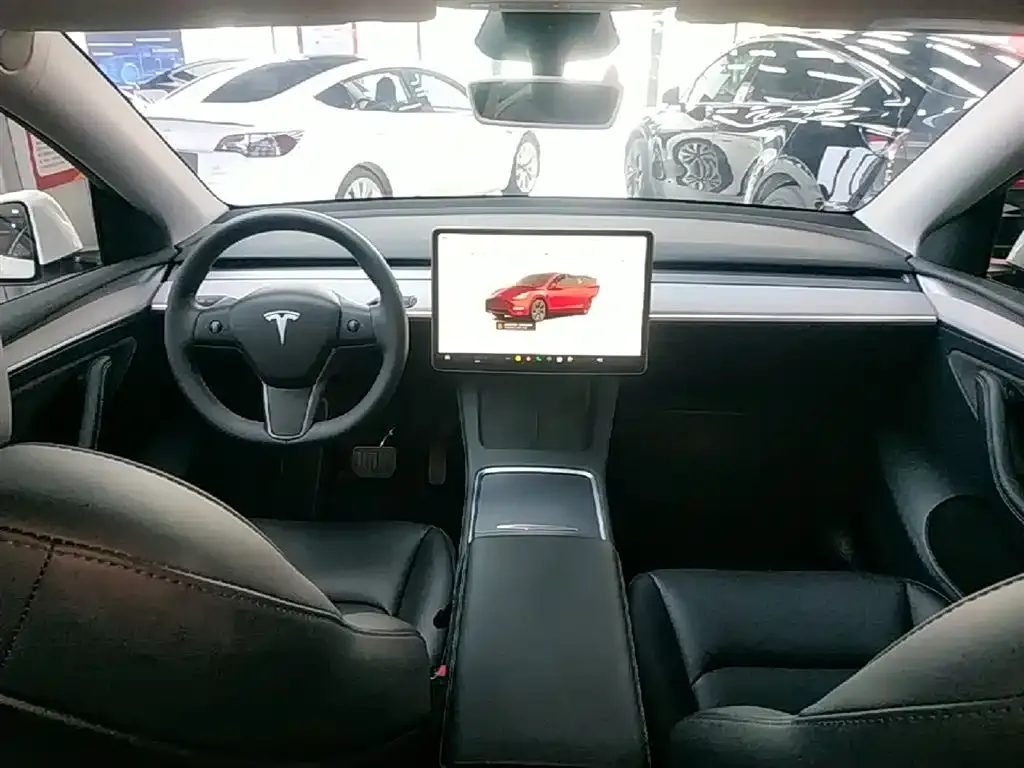 Tesla Model Y — фото 4