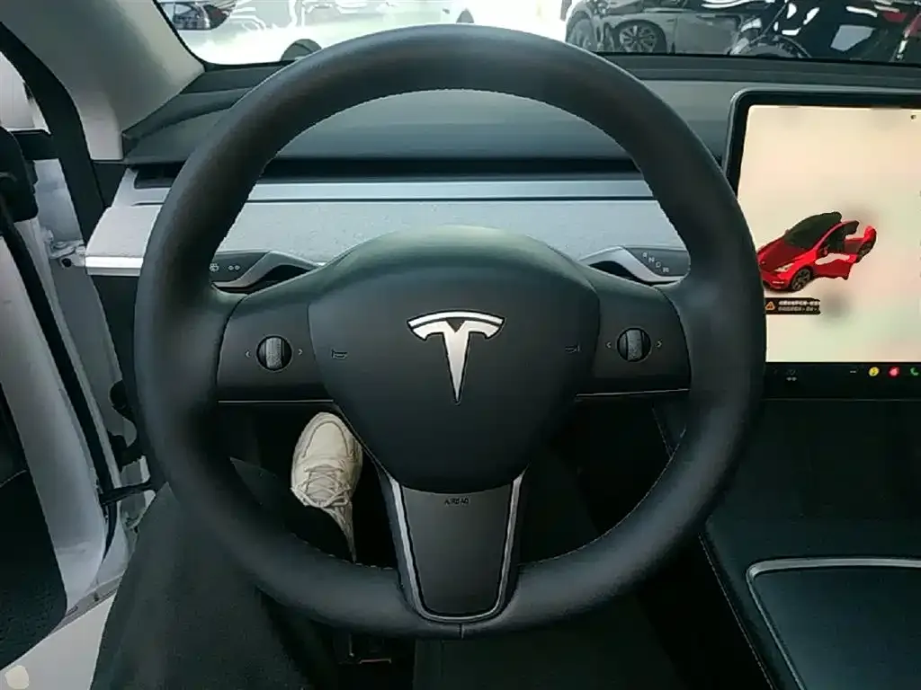 Tesla Model Y — фото 5