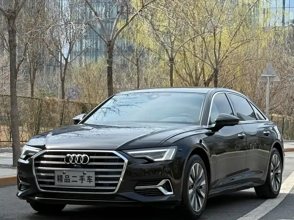 Audi A6L — фото 1