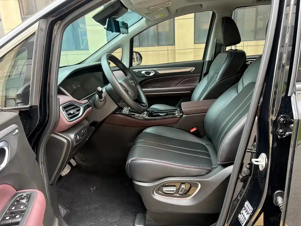 GAC Motor Trumpchi M6 — фото 10