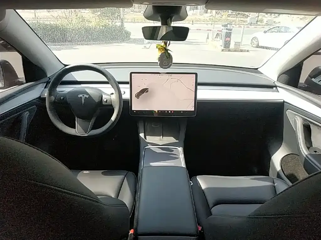 Tesla Model Y — фото 7