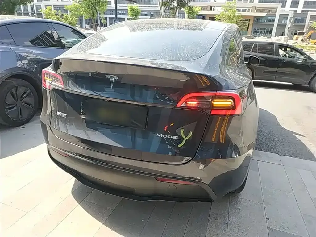 Tesla Model Y — фото 5