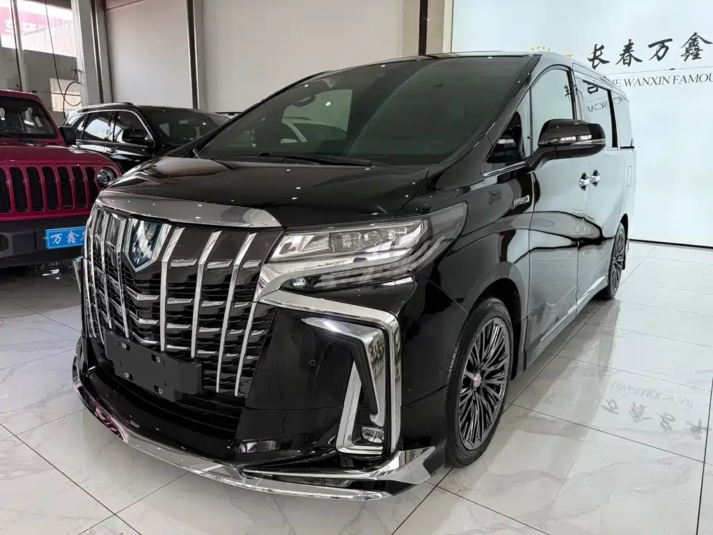 Toyota Alphard — фото 1