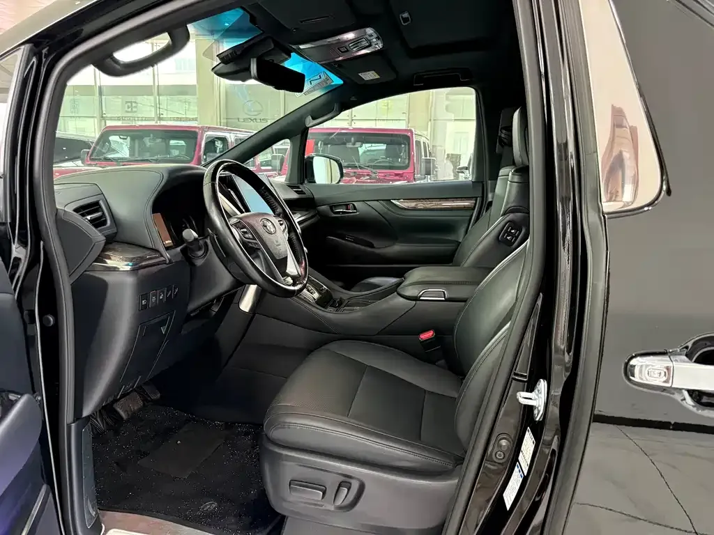 Toyota Alphard — фото 4