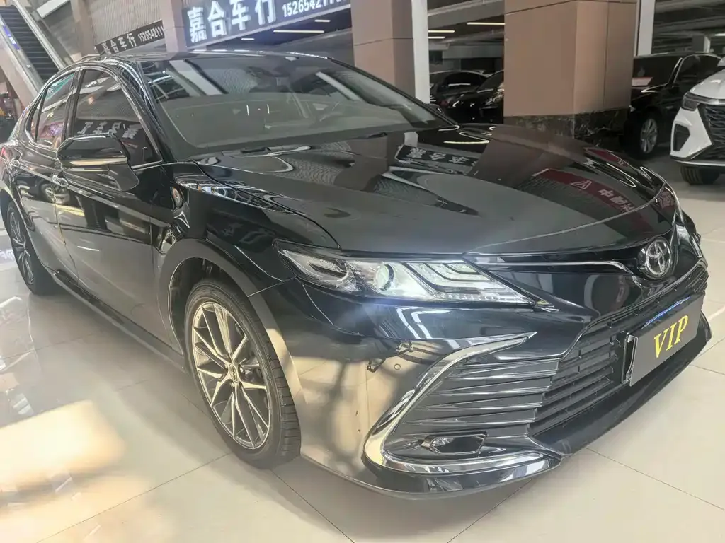 Toyota Camry — фото 5