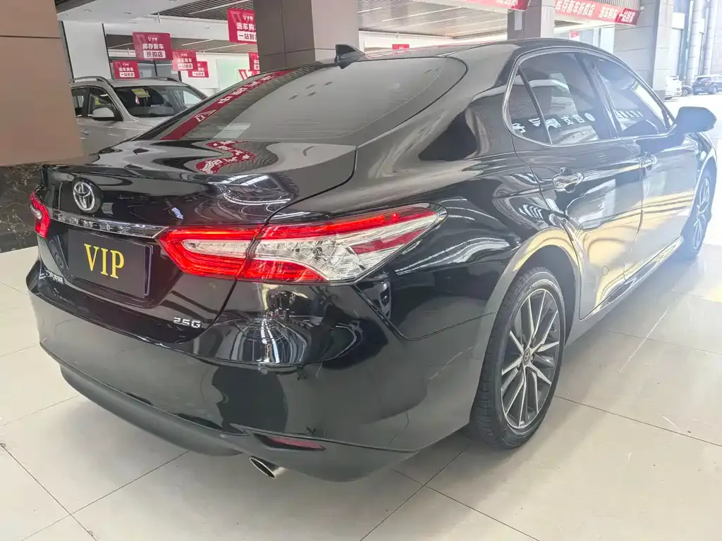 Toyota Camry — фото 8