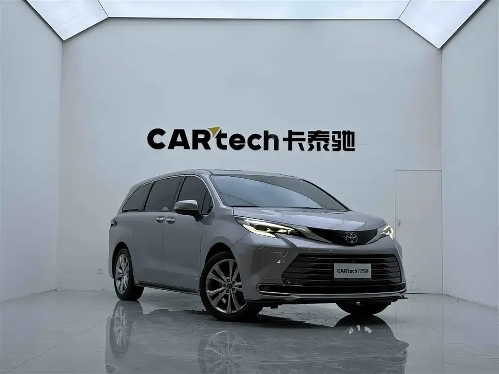 Toyota Sienna — фото 3