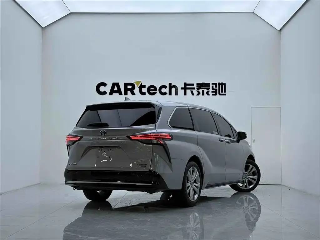 Toyota Sienna — фото 9