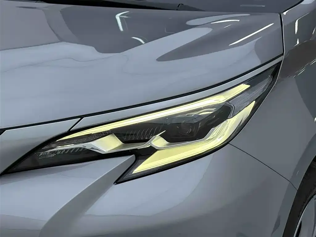 Toyota Sienna — фото 4
