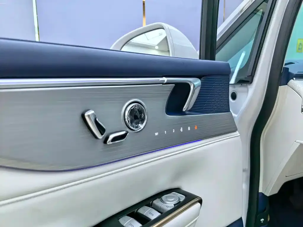 Buick GL8 Hybrid — фото 3