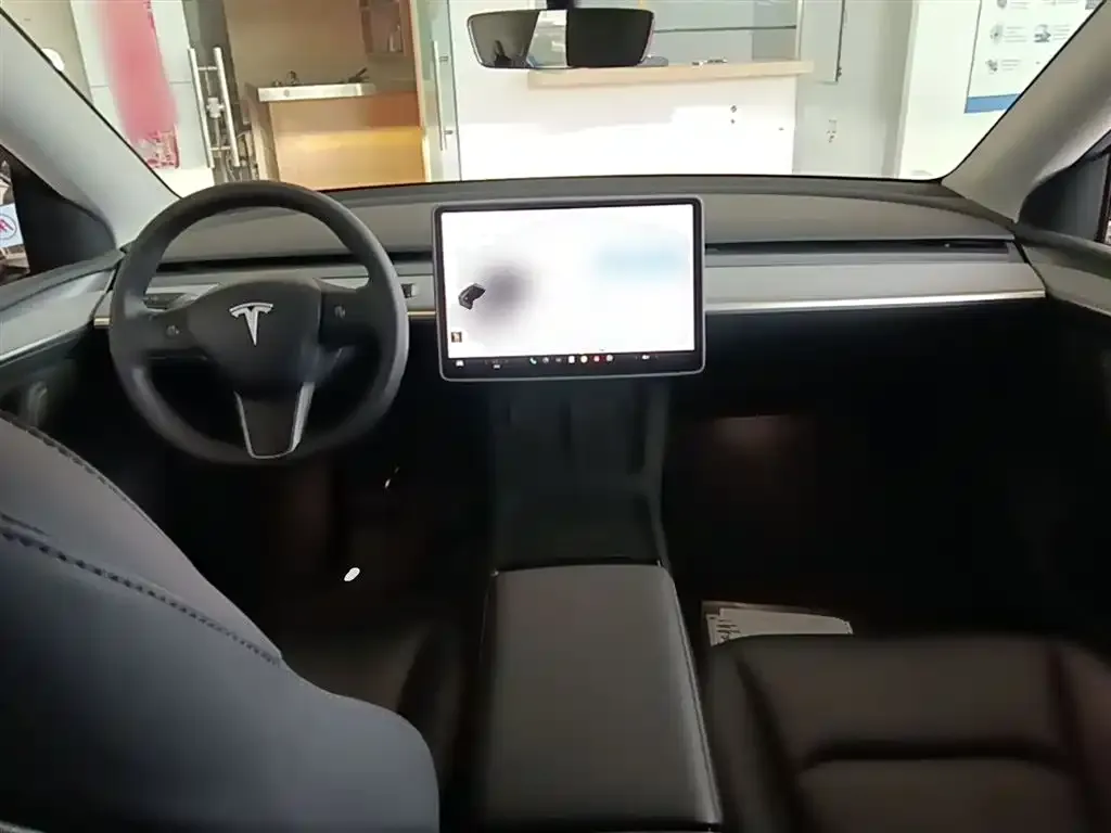 Tesla Model Y — фото 4