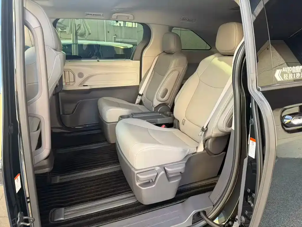 Toyota Granvia — фото 5