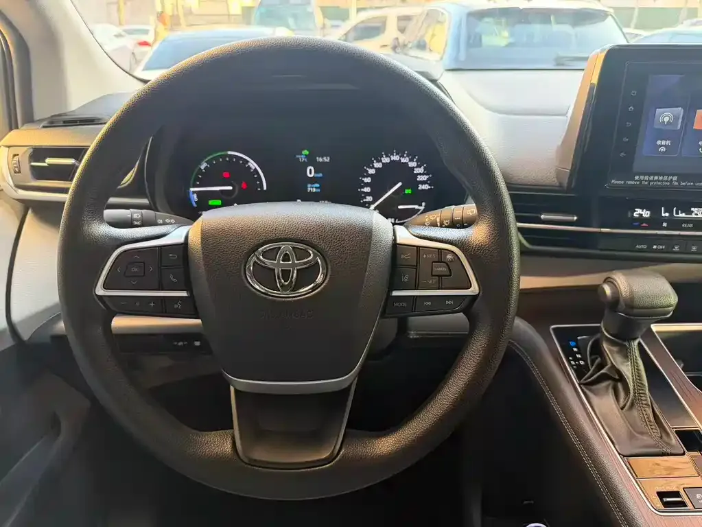 Toyota Granvia — фото 6