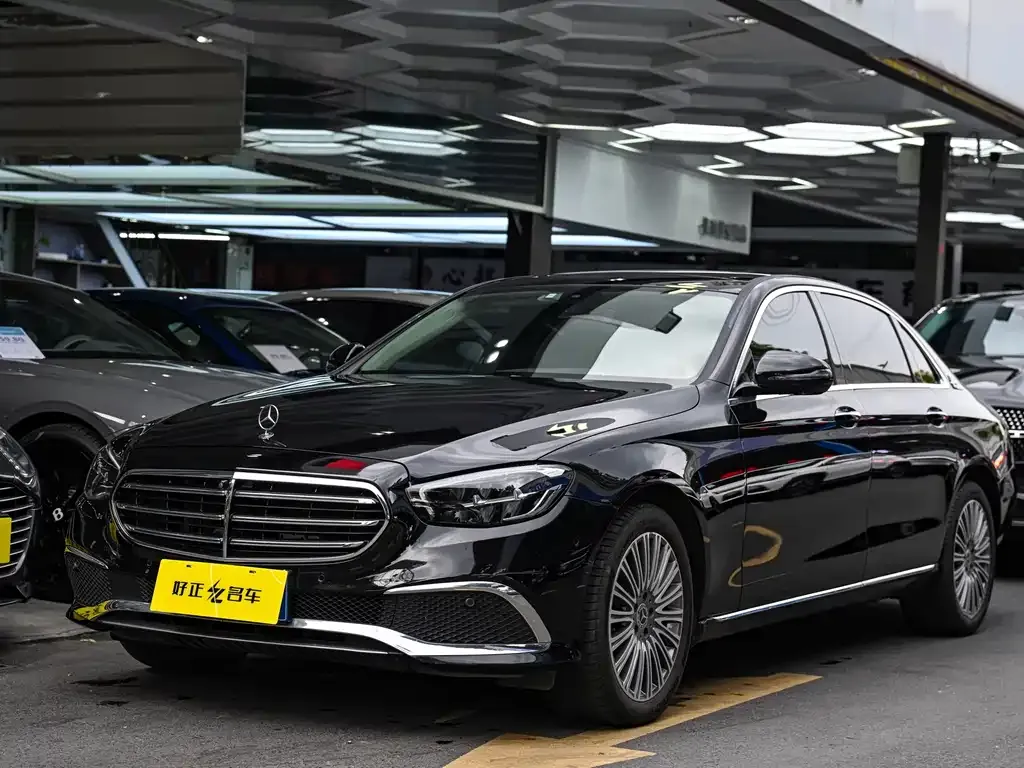 Mercedes-Benz E-Class — фото 1