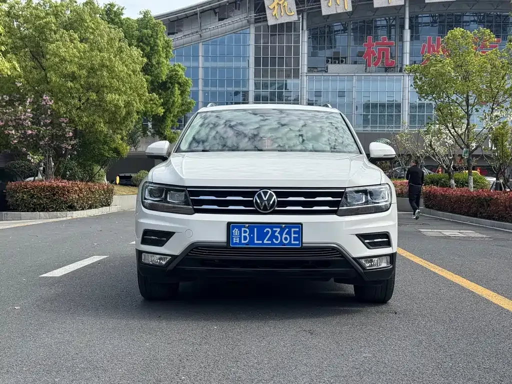 Volkswagen Tiguan L — фото 10