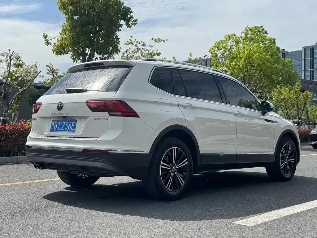 Volkswagen Tiguan L — фото 8