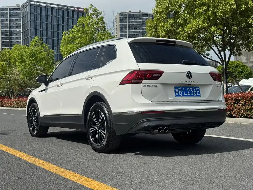 Volkswagen Tiguan L — фото 5