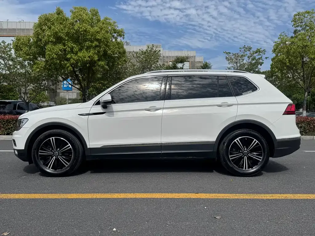 Volkswagen Tiguan L — фото 4